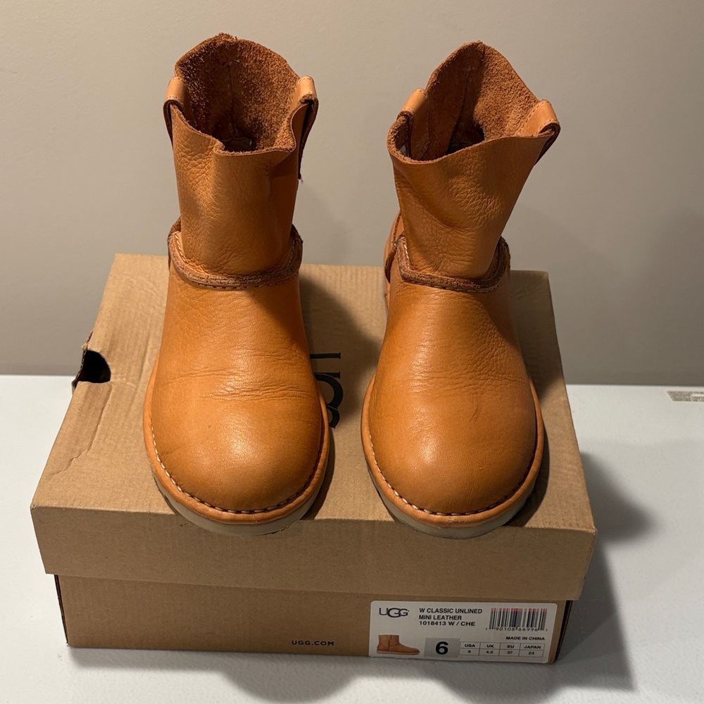 Pre- Owned UGG  Classic Unlined Mini Leather Boots Chestnut